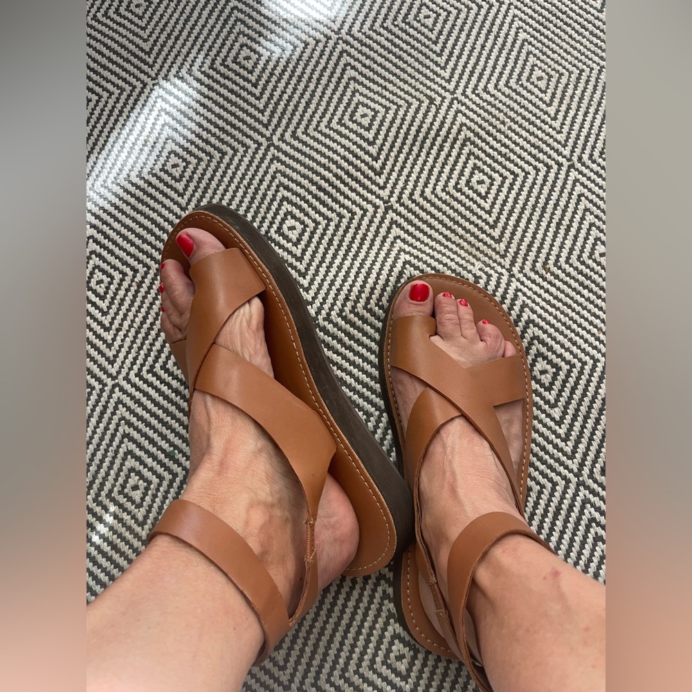 Madewell Leather Crossover Strap Sandals in Camel